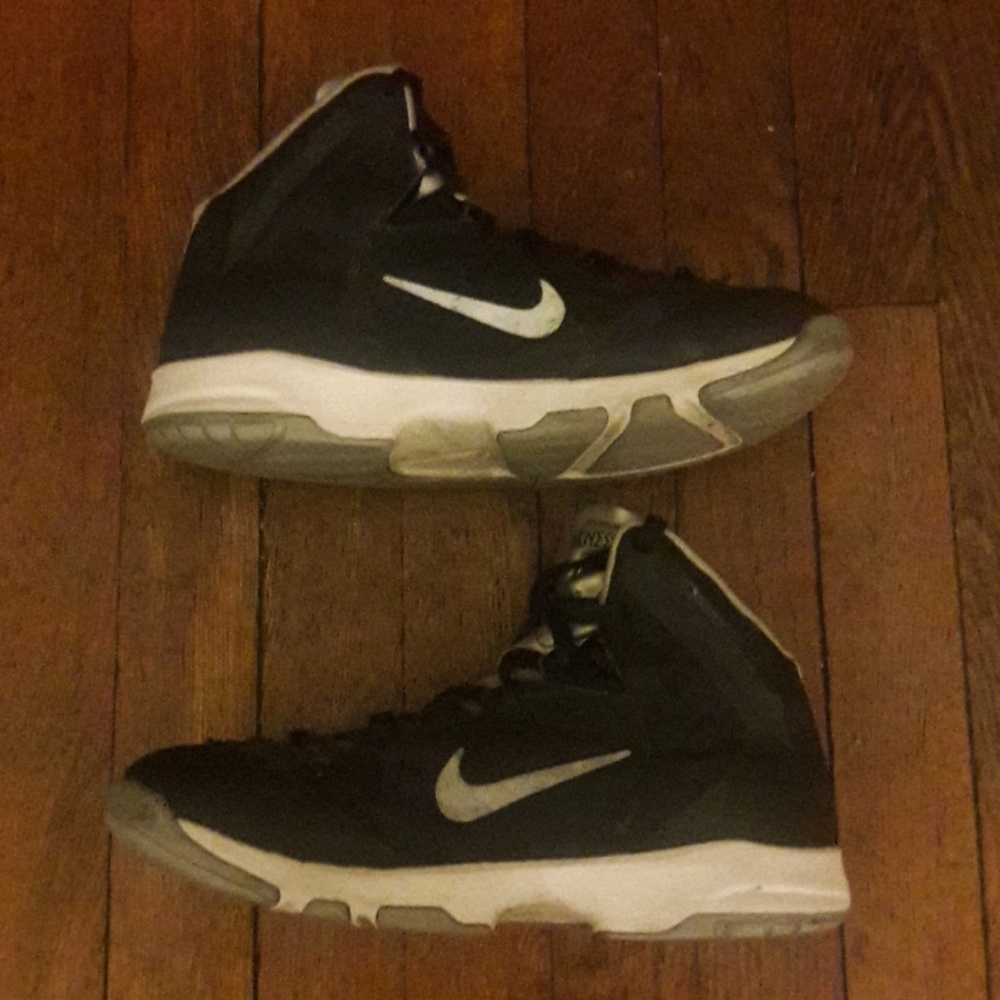 •Nike Hyperdunks• - Picture 5 of 8